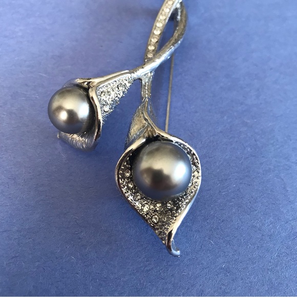 Vintage Calla Lily Brooch with Rhinestones & Faux Gray Pearls - 4 1/2” long - Picture 7 of 10